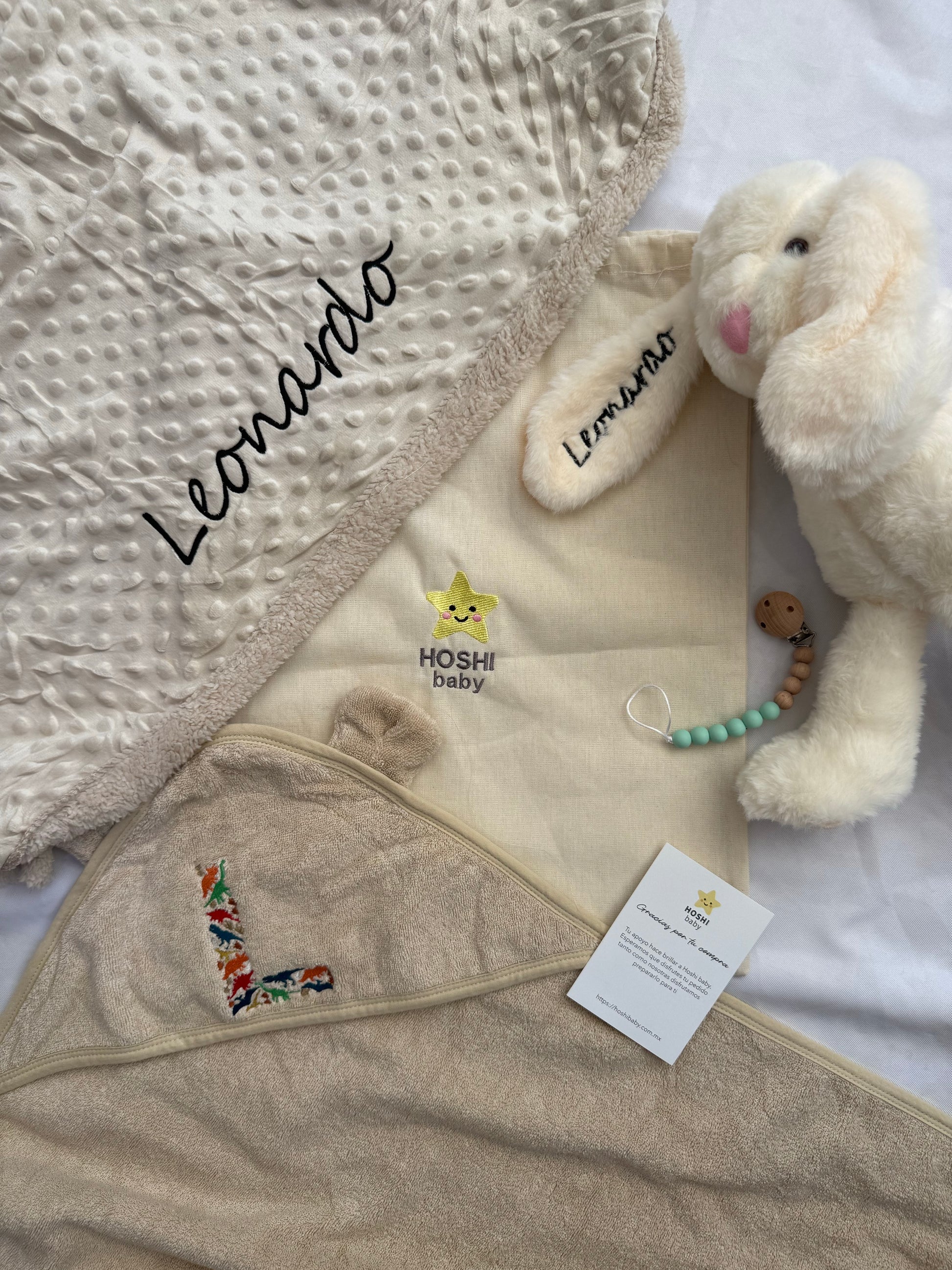 Kit conejo + cobija polar + toalla personalizada